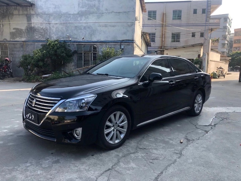广州抵押车14年丰田皇冠出售