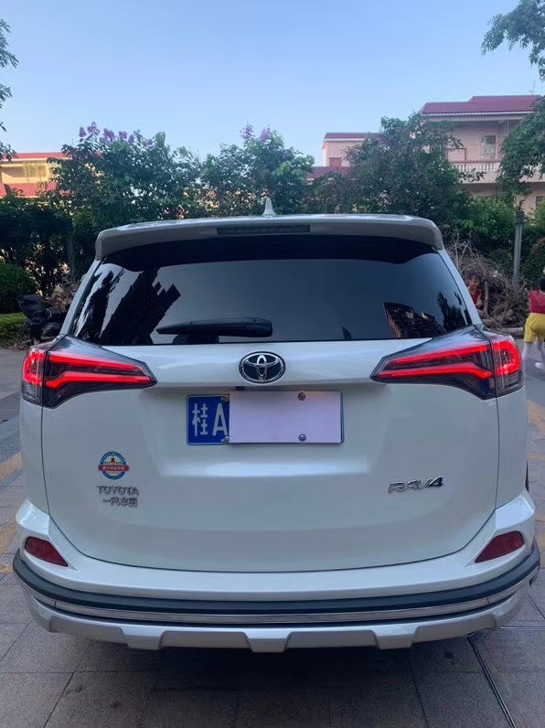 中山18年丰田RAV48