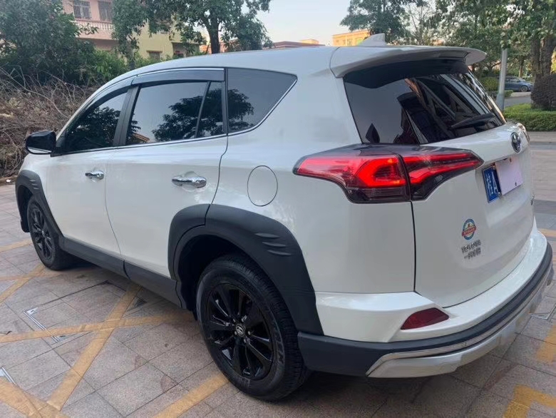 中山18年丰田RAV45