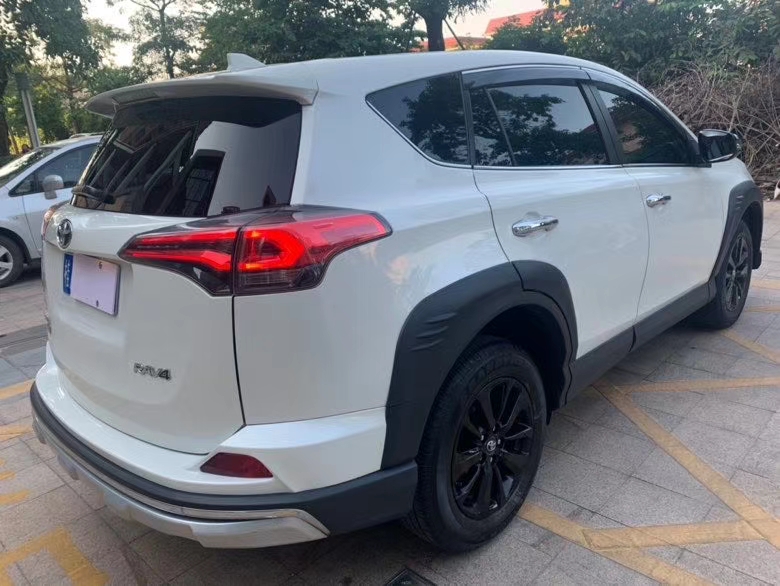 中山18年丰田RAV44