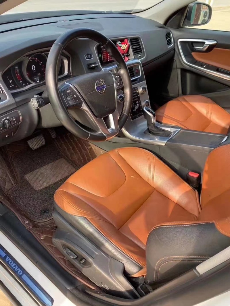 保定18年沃尔沃S60L5