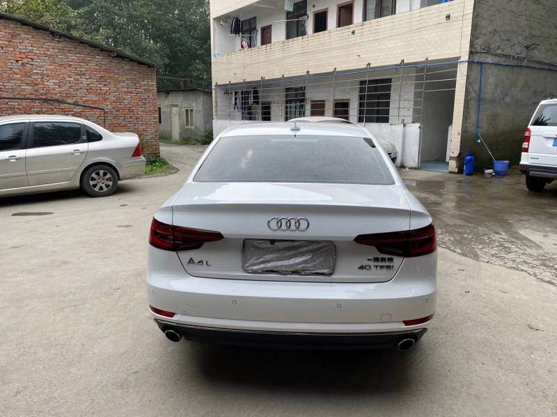成都17年奥迪A4L8