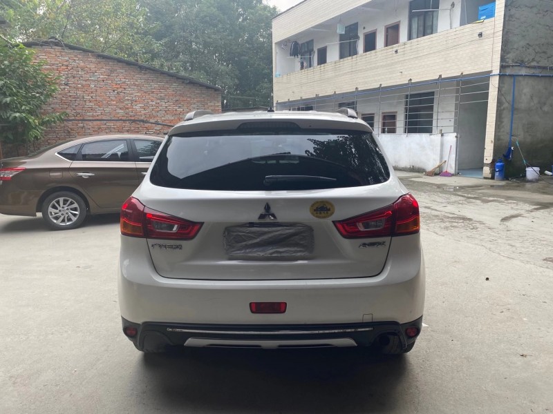 成都14年三菱劲炫8