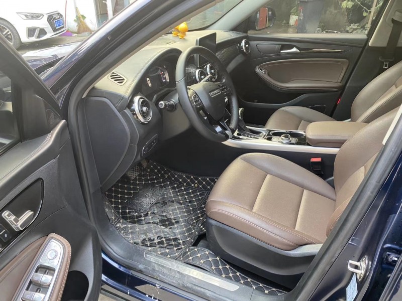 成都19年君马汽车MEET36