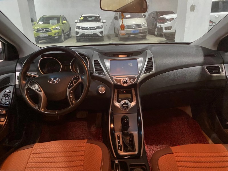 成都15年现代朗动5