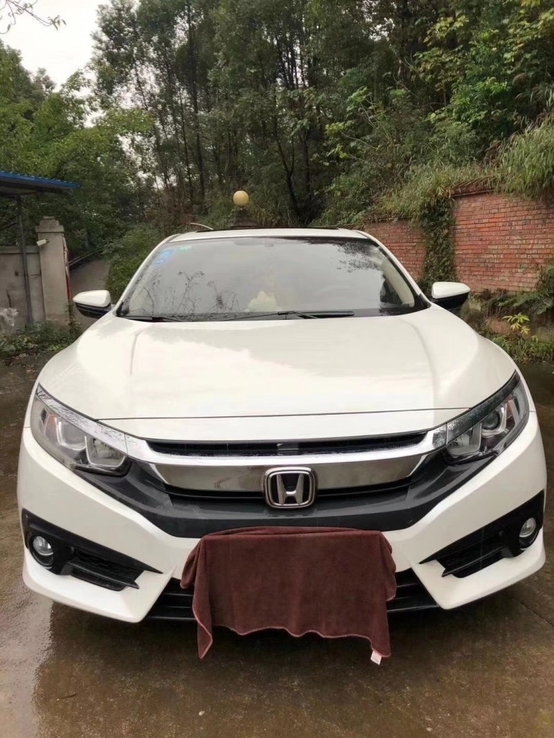 重庆17年本田思域1