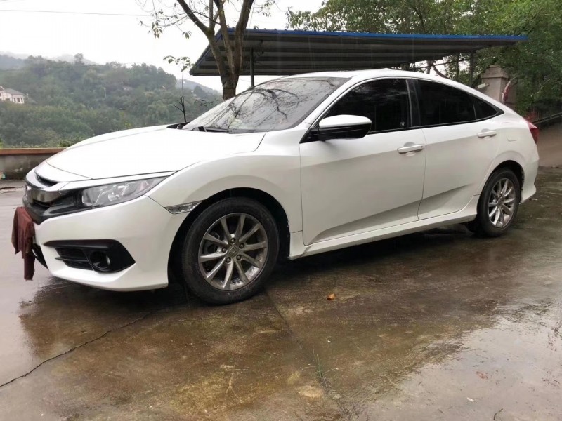 重庆17年本田思域2