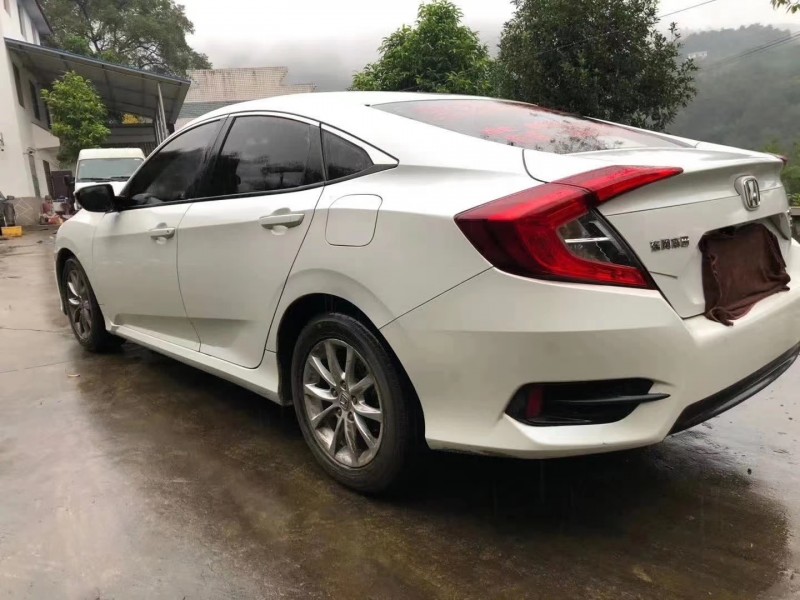 重庆17年本田思域3