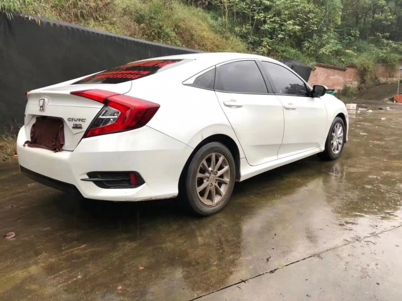 重庆17年本田思域4