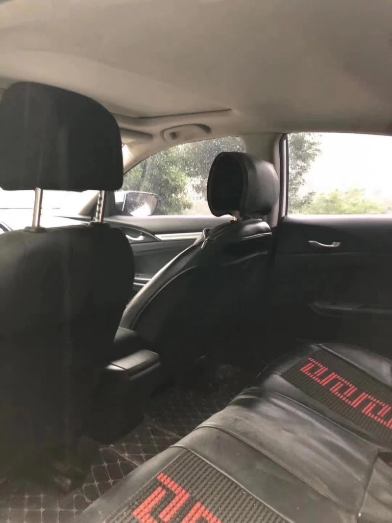 重庆17年本田思域7