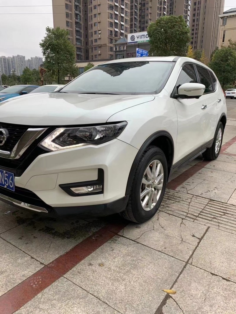 長沙18年日產奇駿8