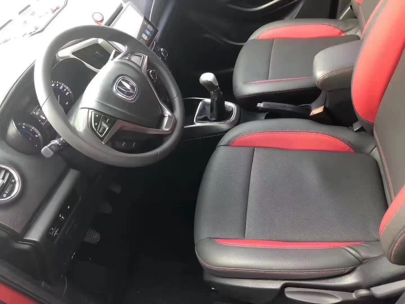 成都19年长安汽车长安CS158