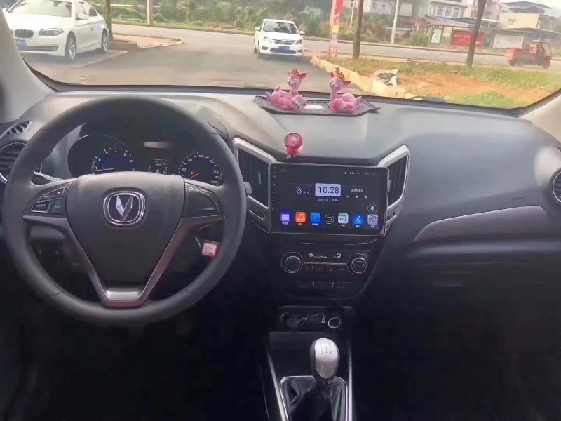 成都19年长安汽车长安CS157