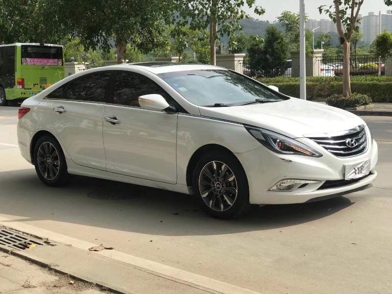 中山16年现代索纳塔八2