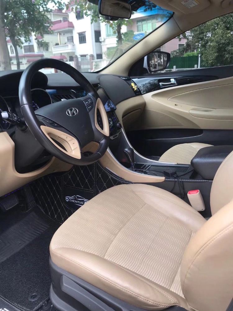 中山16年现代索纳塔八5