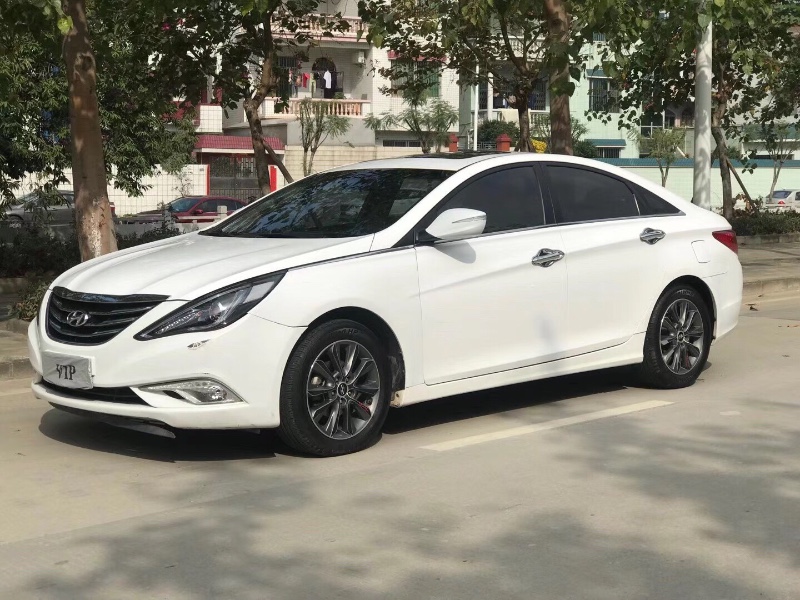 中山16年现代索纳塔八3