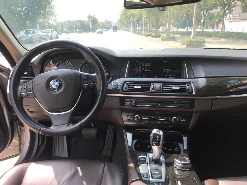 中山15年宝马5系8