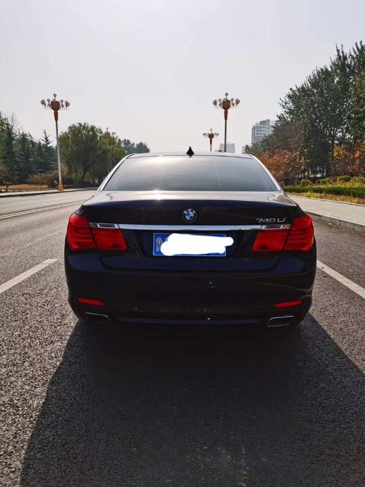 青岛10年宝马7系2