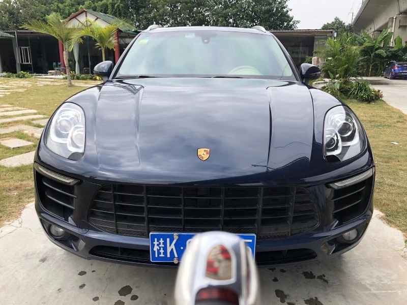 广州14年保时捷Macan1