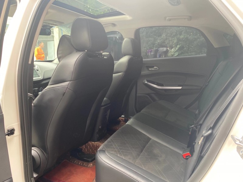 成都20年福特福睿斯4