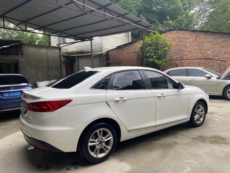 成都20年福特福睿斯7