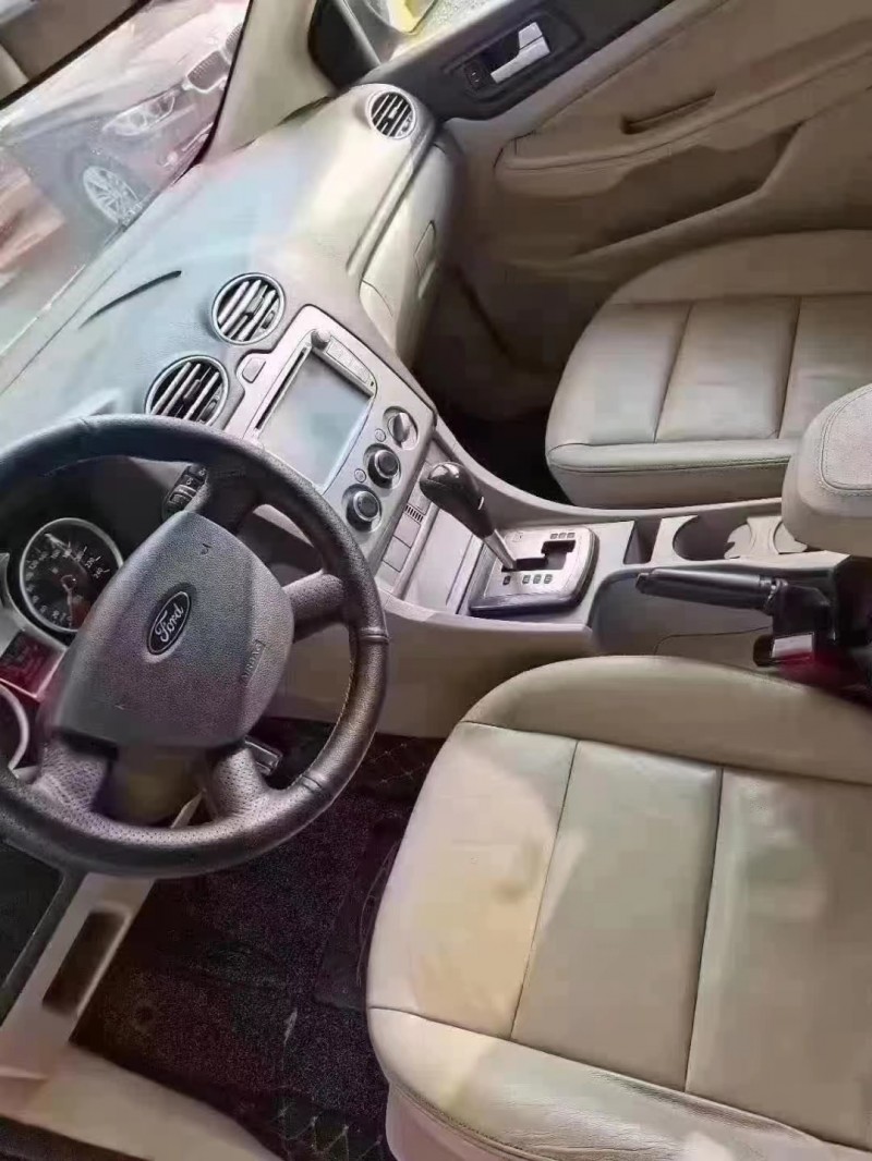 保定13年福特福克斯1