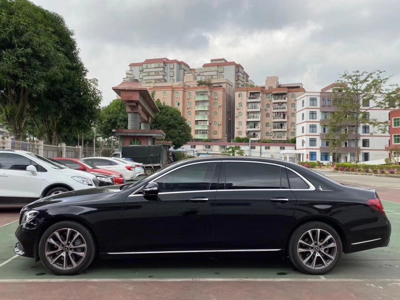 广州18年奔驰E8