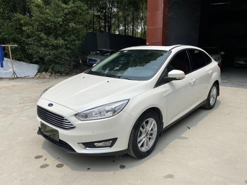 成都16年福特福克斯2