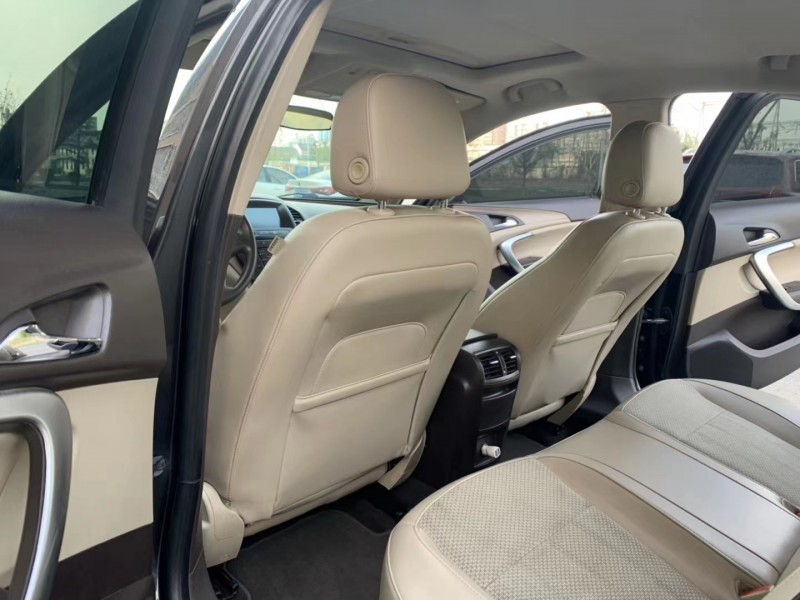 济宁13年别克君威8