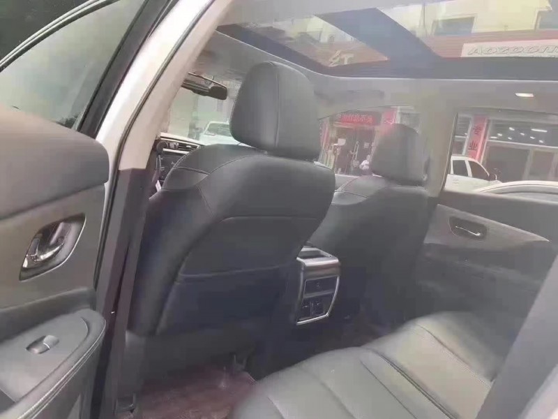 保定20年日产楼兰2