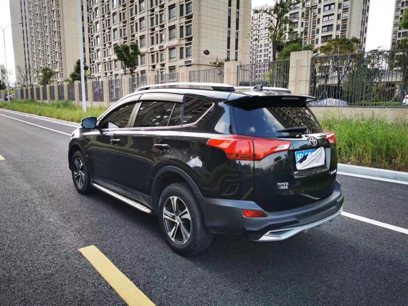 蘇州16年豐田RAV4榮放8