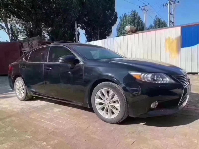 保定13年雷克萨斯ES7