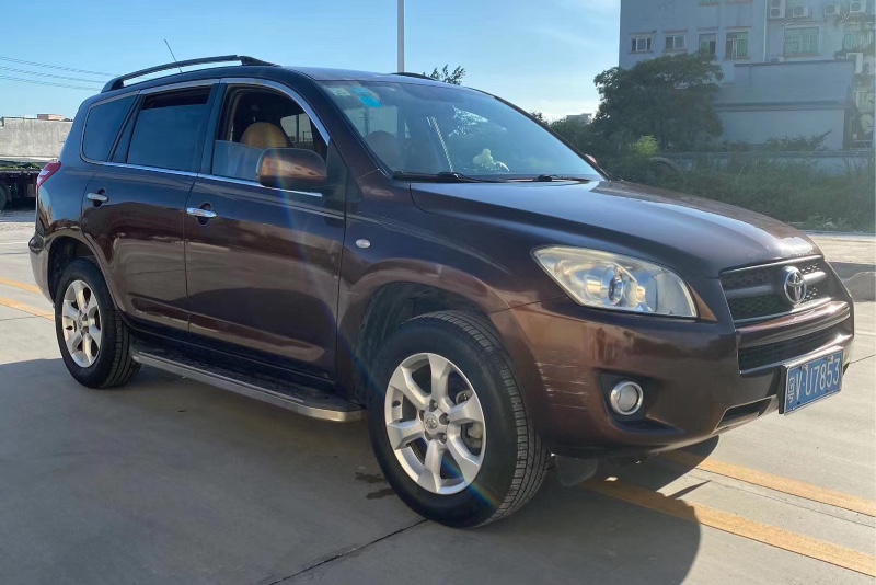 东莞13年丰田RAV42