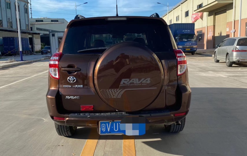东莞13年丰田RAV47