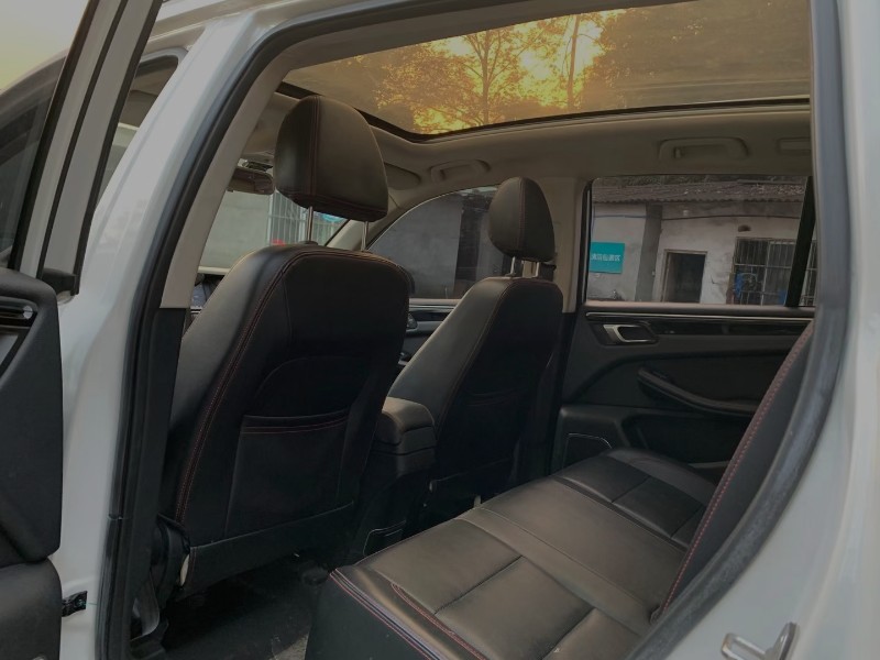 成都16年众泰大迈X55