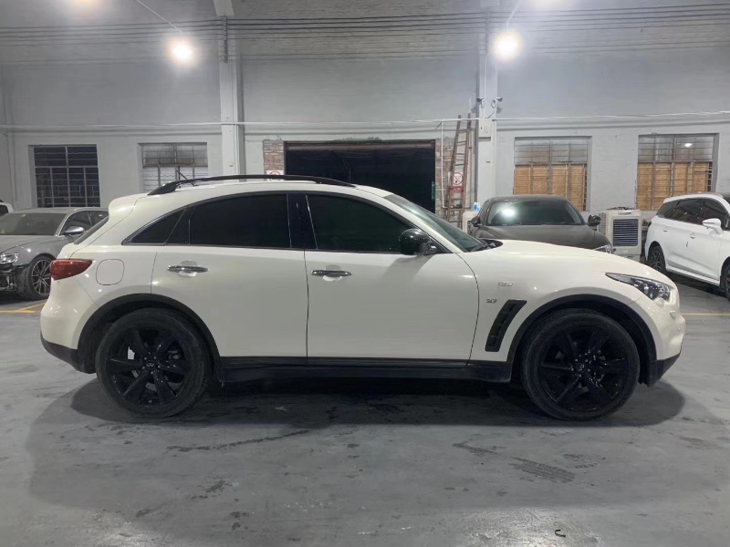 佛山17年英菲尼迪QX703