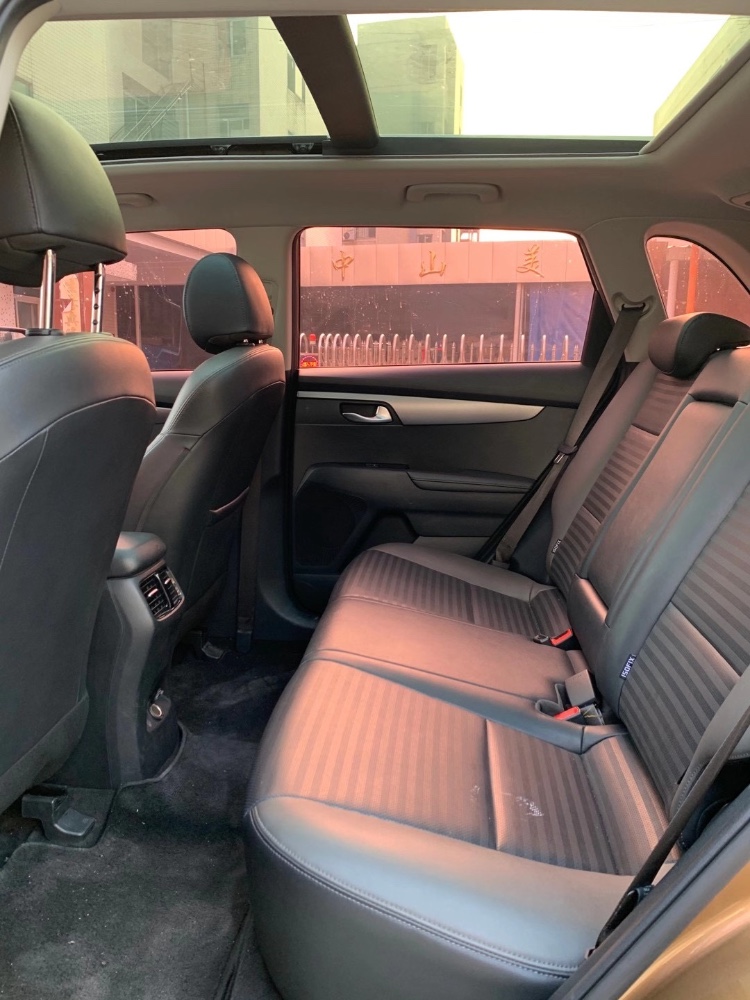 中山18年起亚智跑3