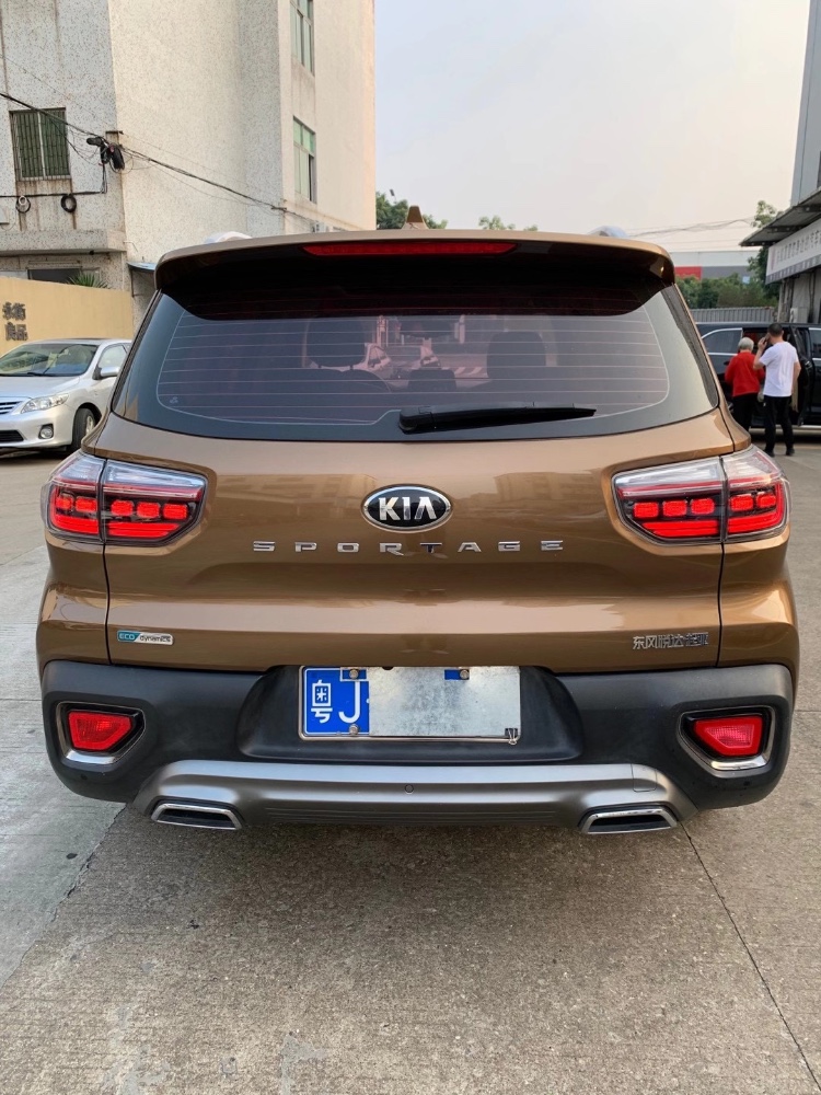 中山18年起亚智跑6