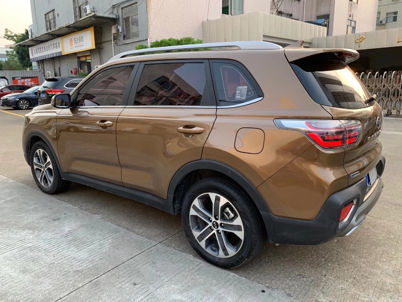 中山18年起亚智跑5