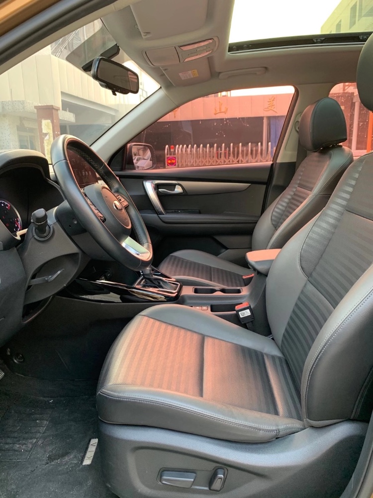 中山18年起亚智跑1