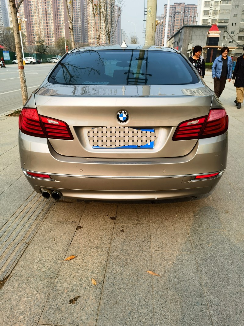 北京16年宝马5系8