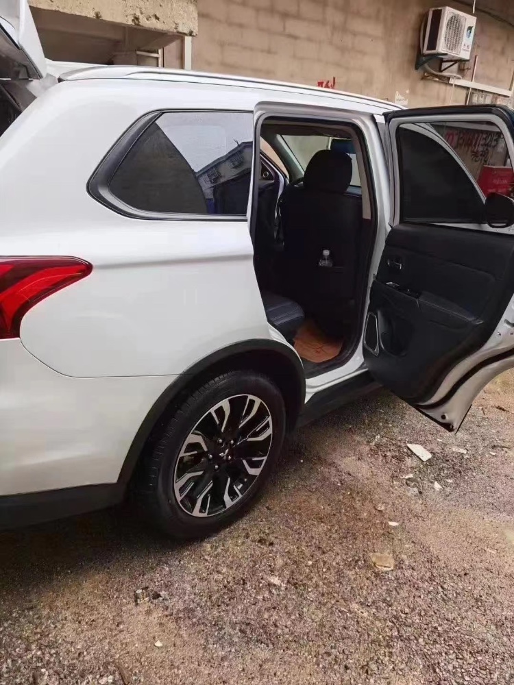 重庆19年三菱欧蓝德6