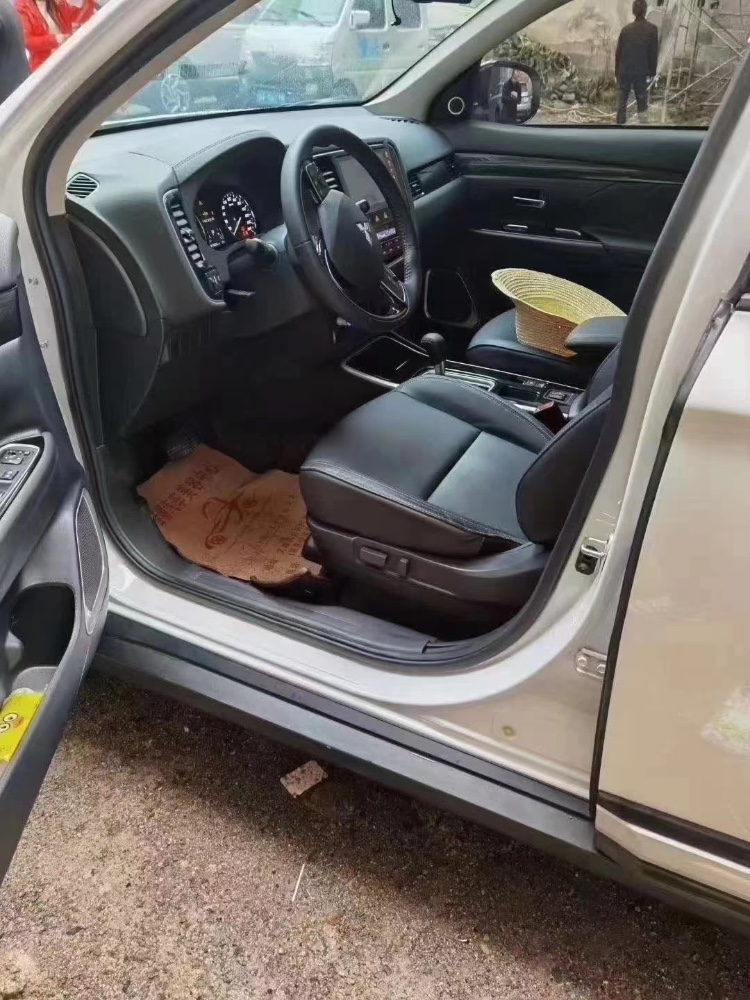 重庆19年三菱欧蓝德4