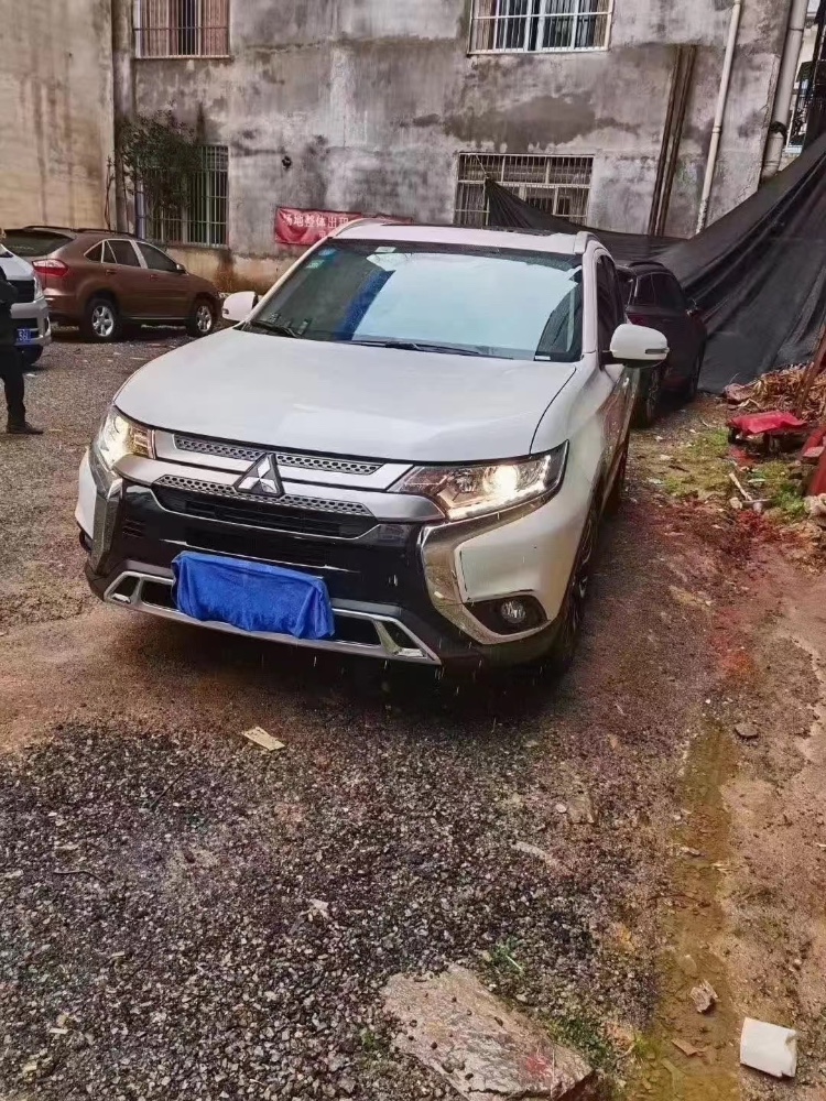 重庆19年三菱欧蓝德1