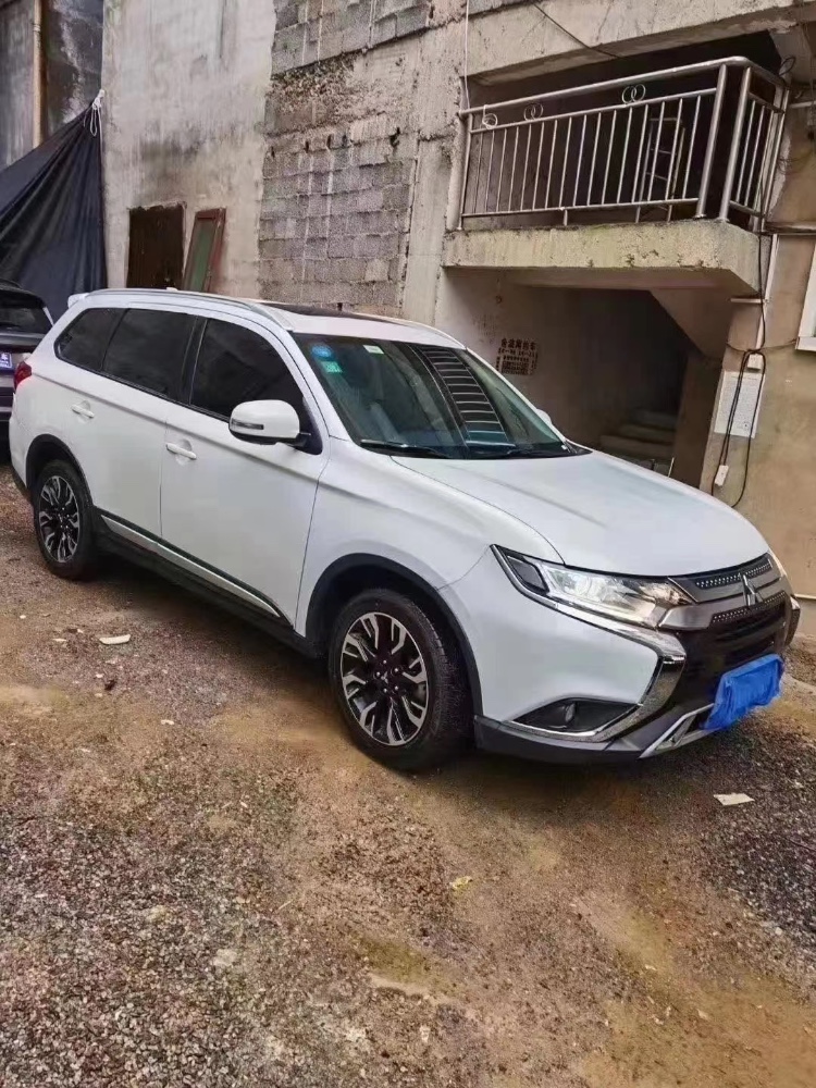 重庆19年三菱欧蓝德2