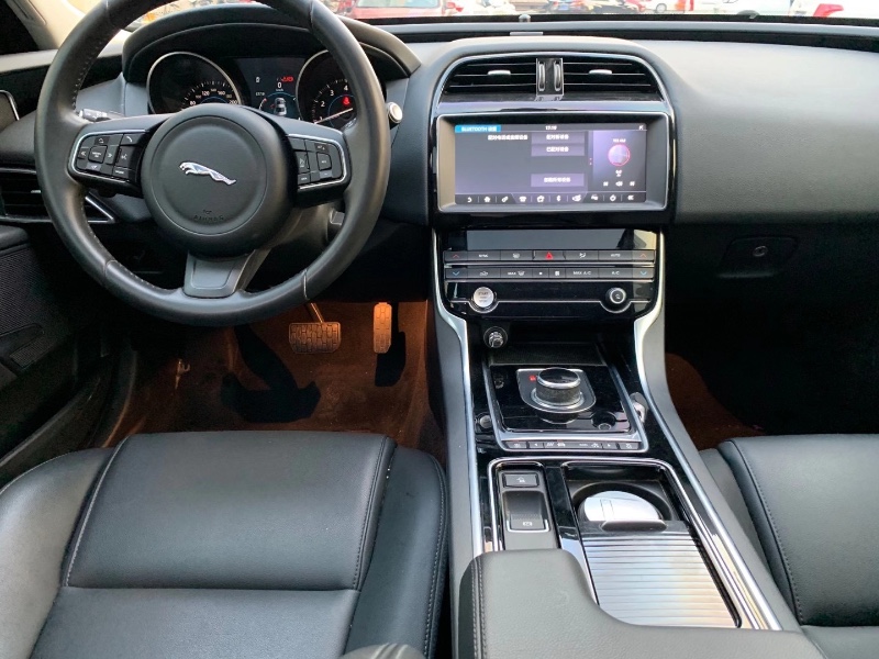 中山19年捷豹XE8