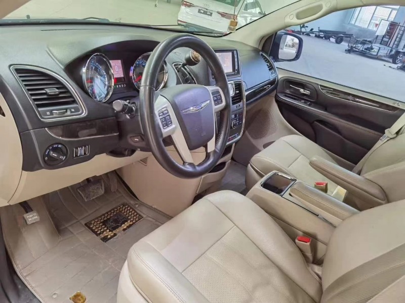 北京16年克莱斯勒大捷龙5