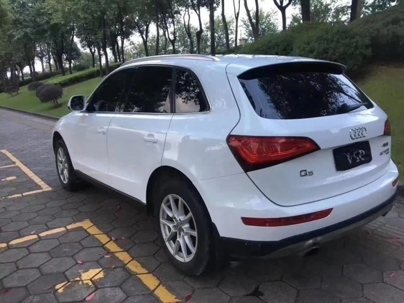 南寧14年奧迪Q58