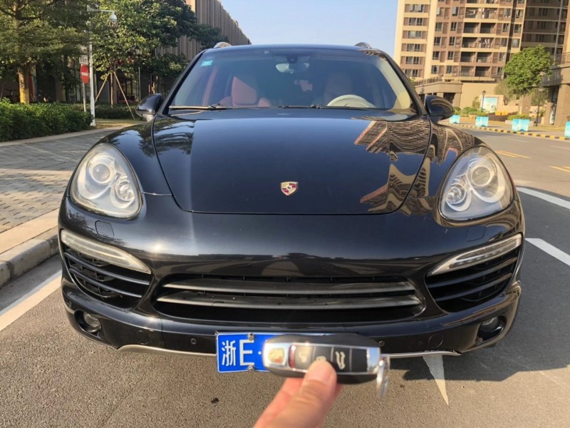 广州12年保时捷卡宴9