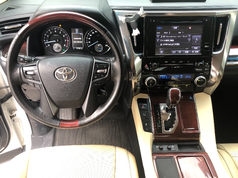 深圳16年丰田埃尔法4